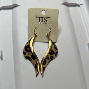 !it jeans Gold and Brown Wing Design Earrings